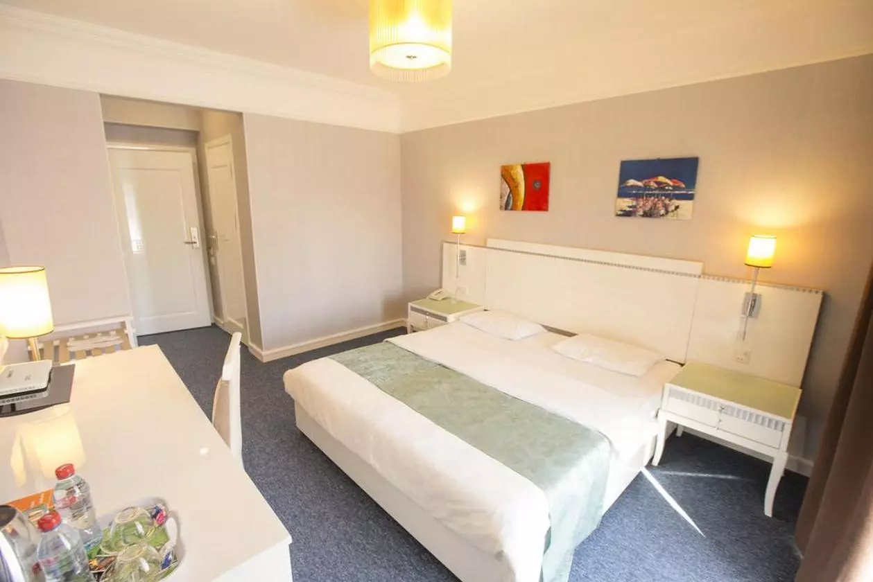 AMBER_SHABAVIZ (25).jpg